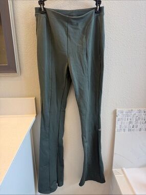 ALO Yoga Women's Olive Green Boot Cut Flare Pants